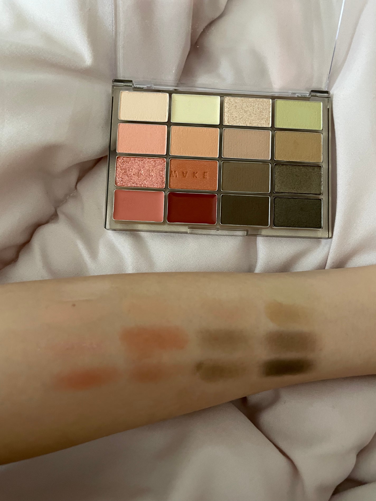 ソフトブラーリングアイパレット/wakemake/アイシャドウパレットを使ったクチコミ(2枚目)