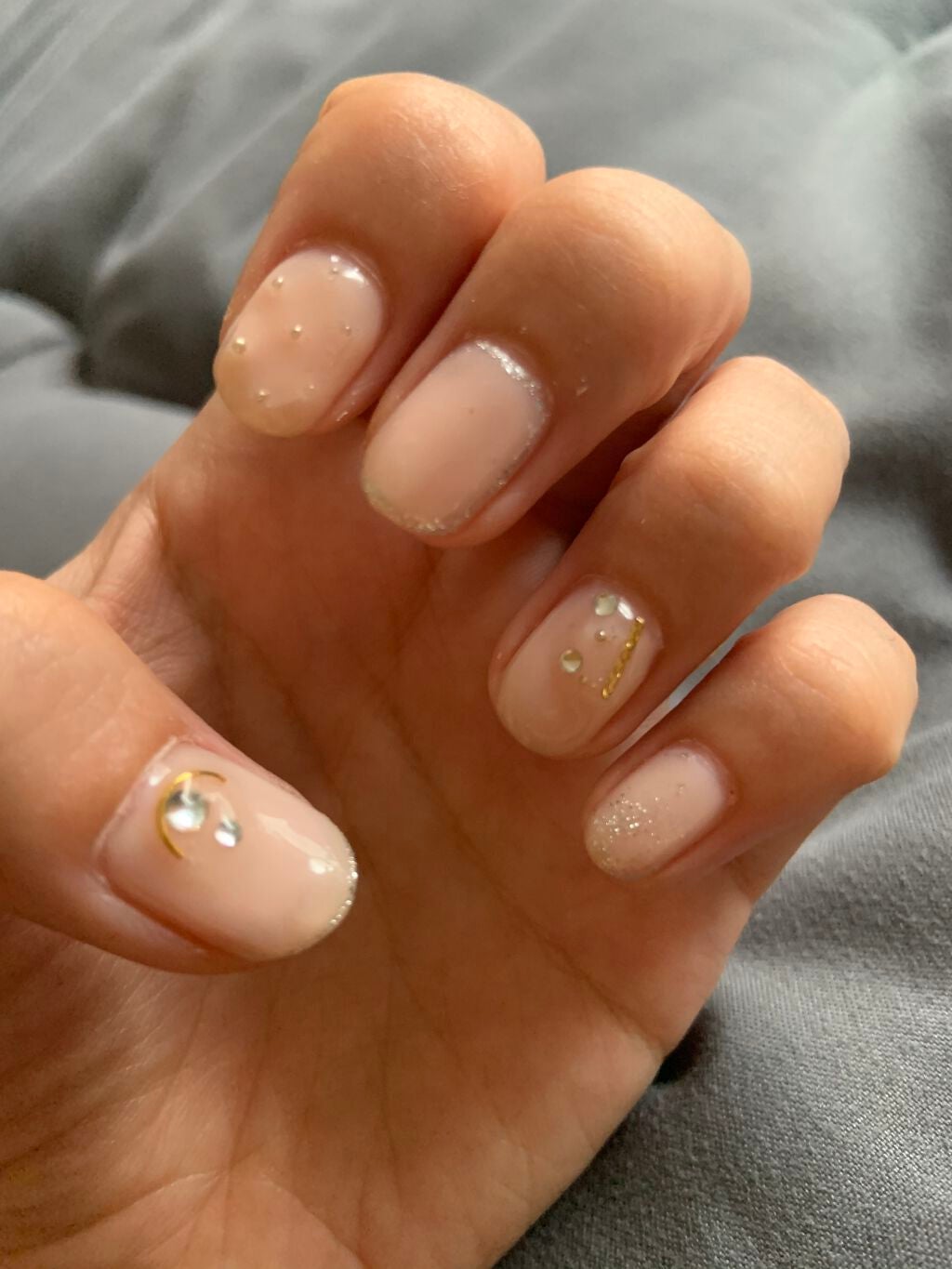 chicca on LIPS 「友達の結婚式にお呼ばれだったので久しぶりにセルフネイル💅深緑の..」(1枚目)