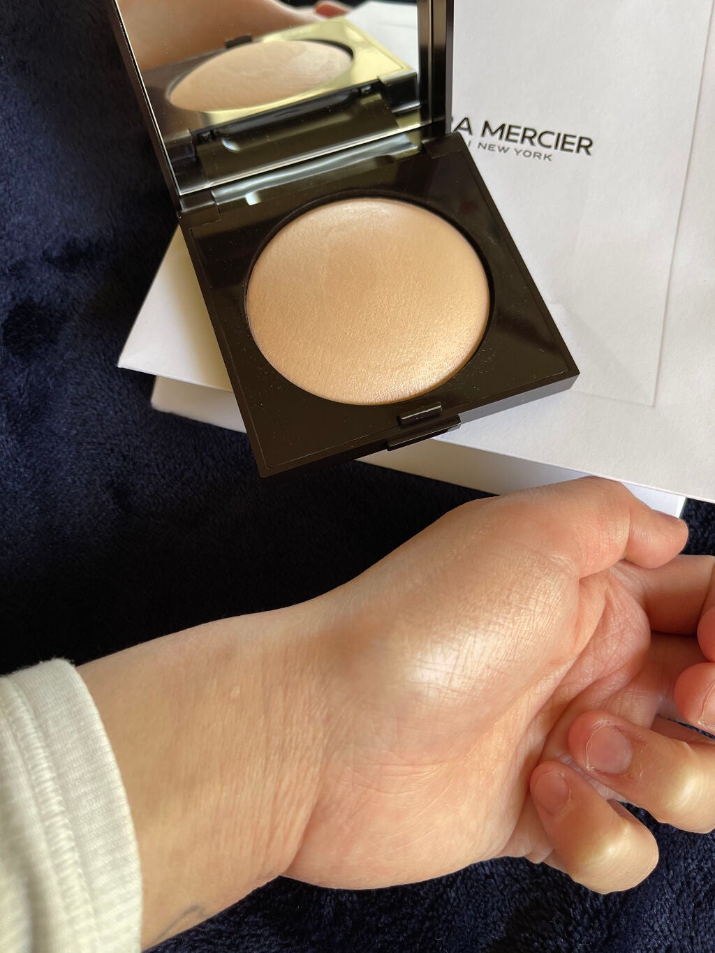 マットラディアンス ベイクドパウダー ハイライト01/ローラ メルシエ/パウダーハイライトを使ったクチコミ(3枚目)