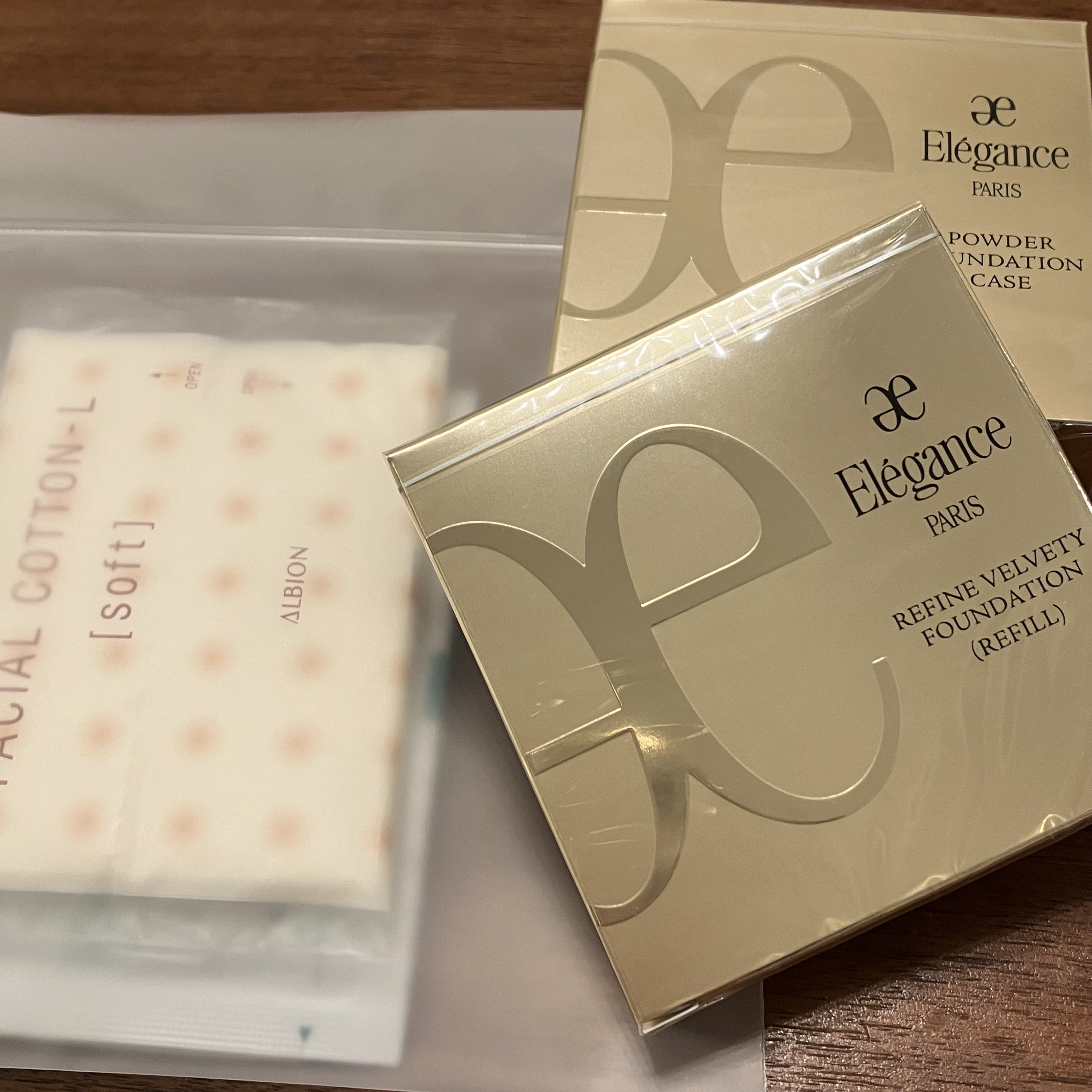 リファイン ヴェルヴェティ ファンデーション IV302/Elégance/パウダーファンデーションを使ったクチコミ（1枚目）