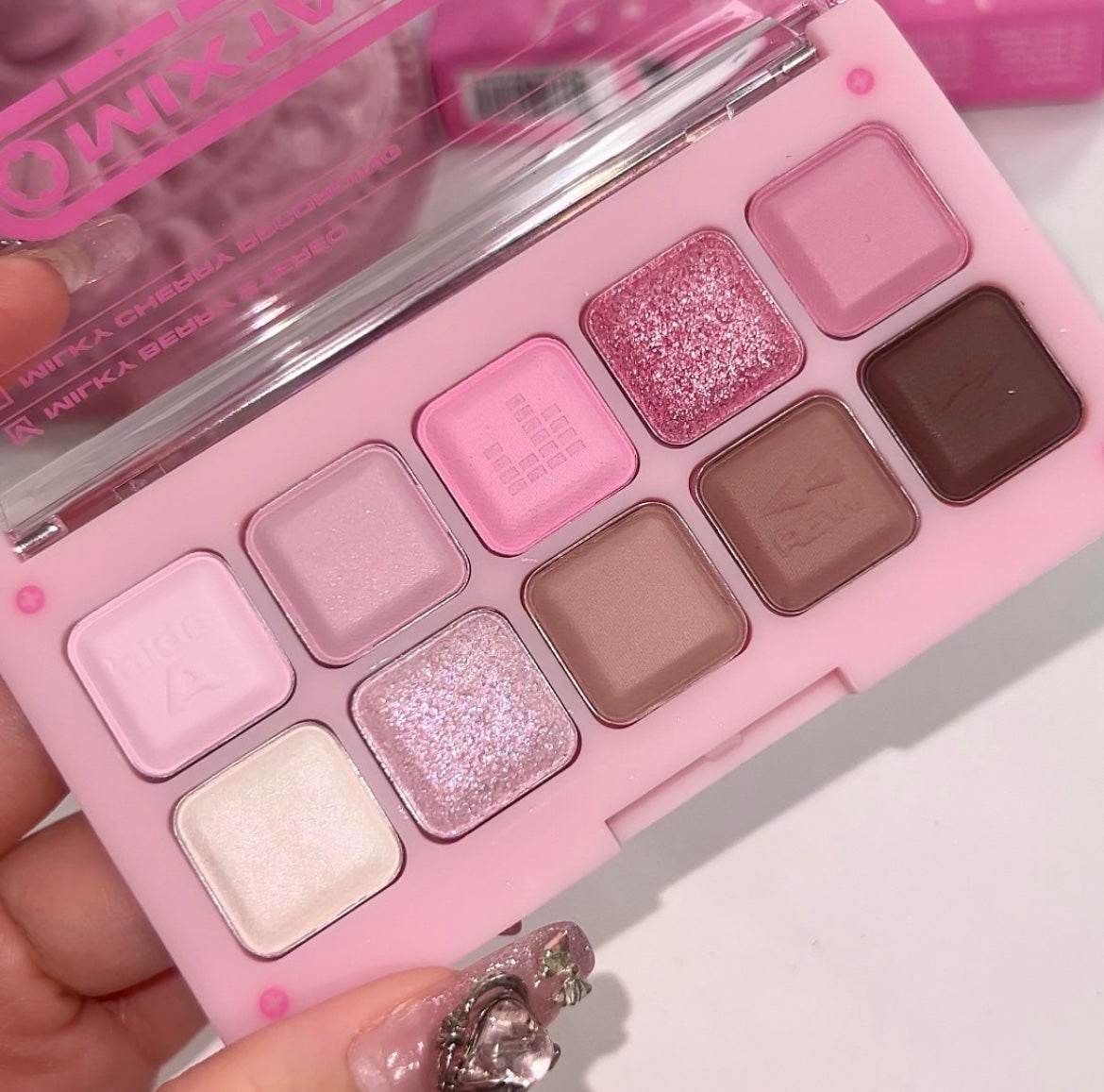 いちごドーナツ on LIPS 「可愛すぎるlilybyredのアイシャドウパレット🩷💜もー本当..」(7枚目)