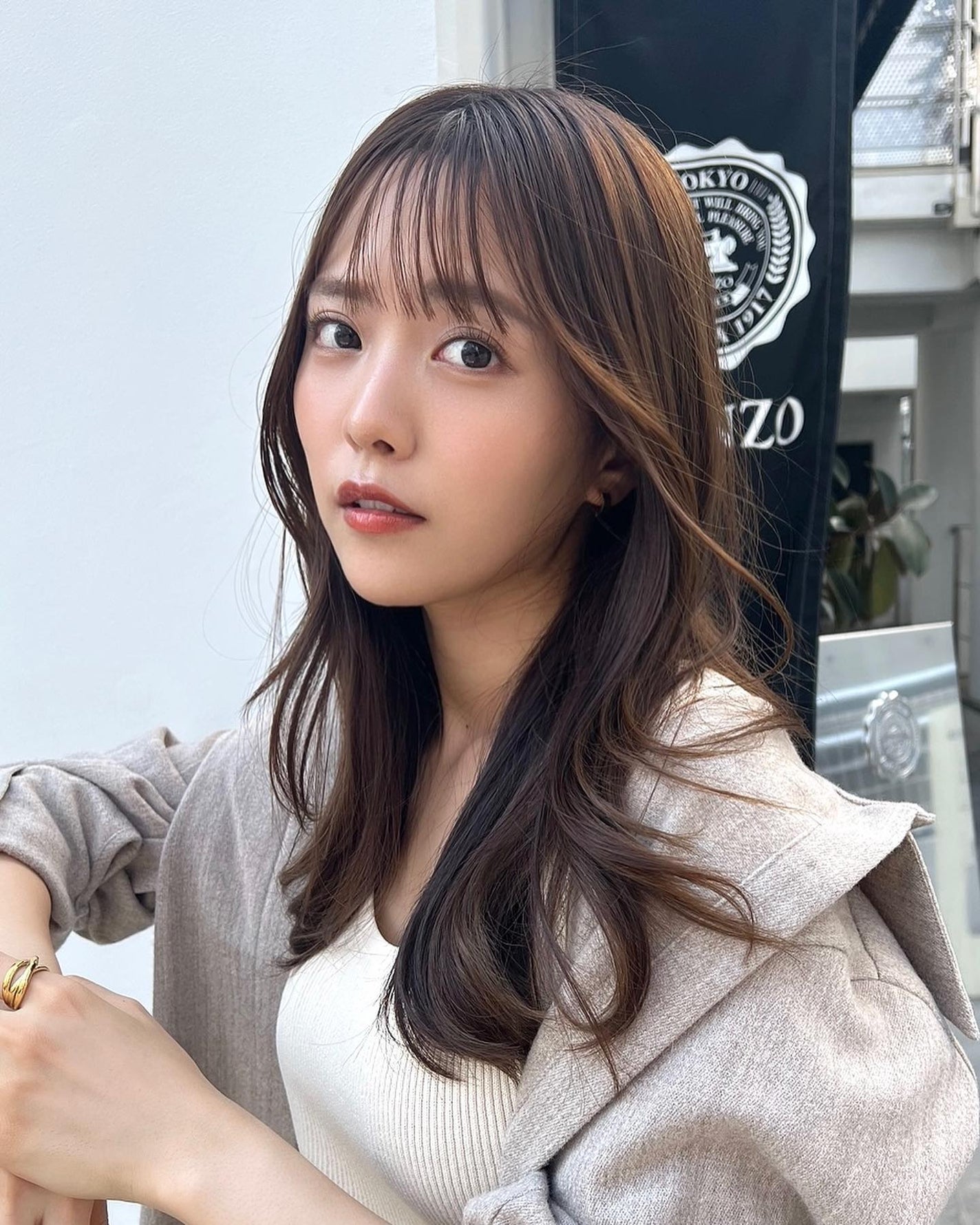 HARUNA on LIPS 「風になびく✨レイヤースタイル🫶.ぷつっとした前髪がおしゃれ🧡...」(1枚目)