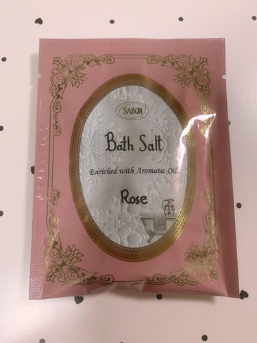 

SABON
バスソルト
ローズ


SABONのアドベントカレンダー2020に入っていたバスソルトを使ってみました！

ソルトなので色が変わったりはなかったですが、ほのかにローズの良い香りがして癒さ