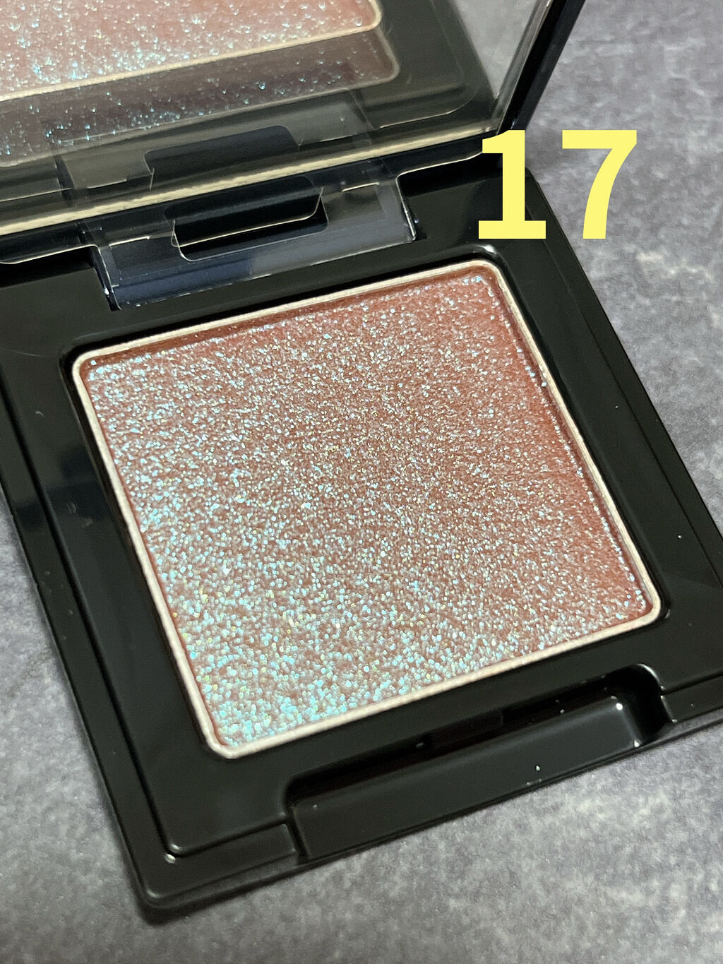 ラズル アイカラー/エレガンス ラズル /単色アイシャドウを使ったクチコミ（3枚目）