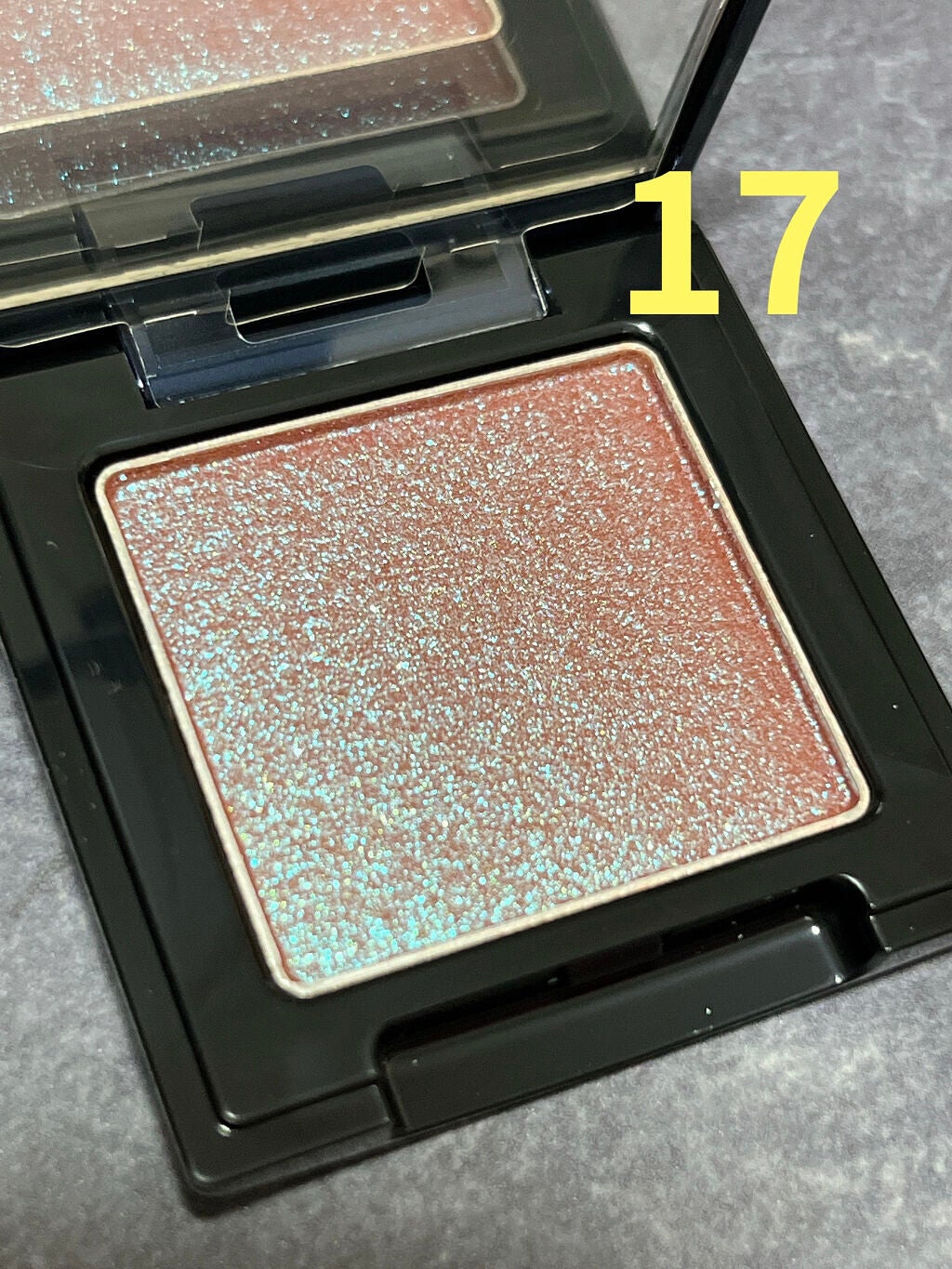 ラズル アイカラー/エレガンス ラズル /単色アイシャドウを使ったクチコミ(3枚目)