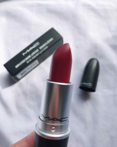 MAC
DUBONNET


秋冬に使えるMACリップ💄
買った色はDUBONNETと言う色でNissyが選んだ色の1色です。
色味は茶色っぽい赤で深い赤って感じで、この秋冬にいっぱい使おうと思ってます