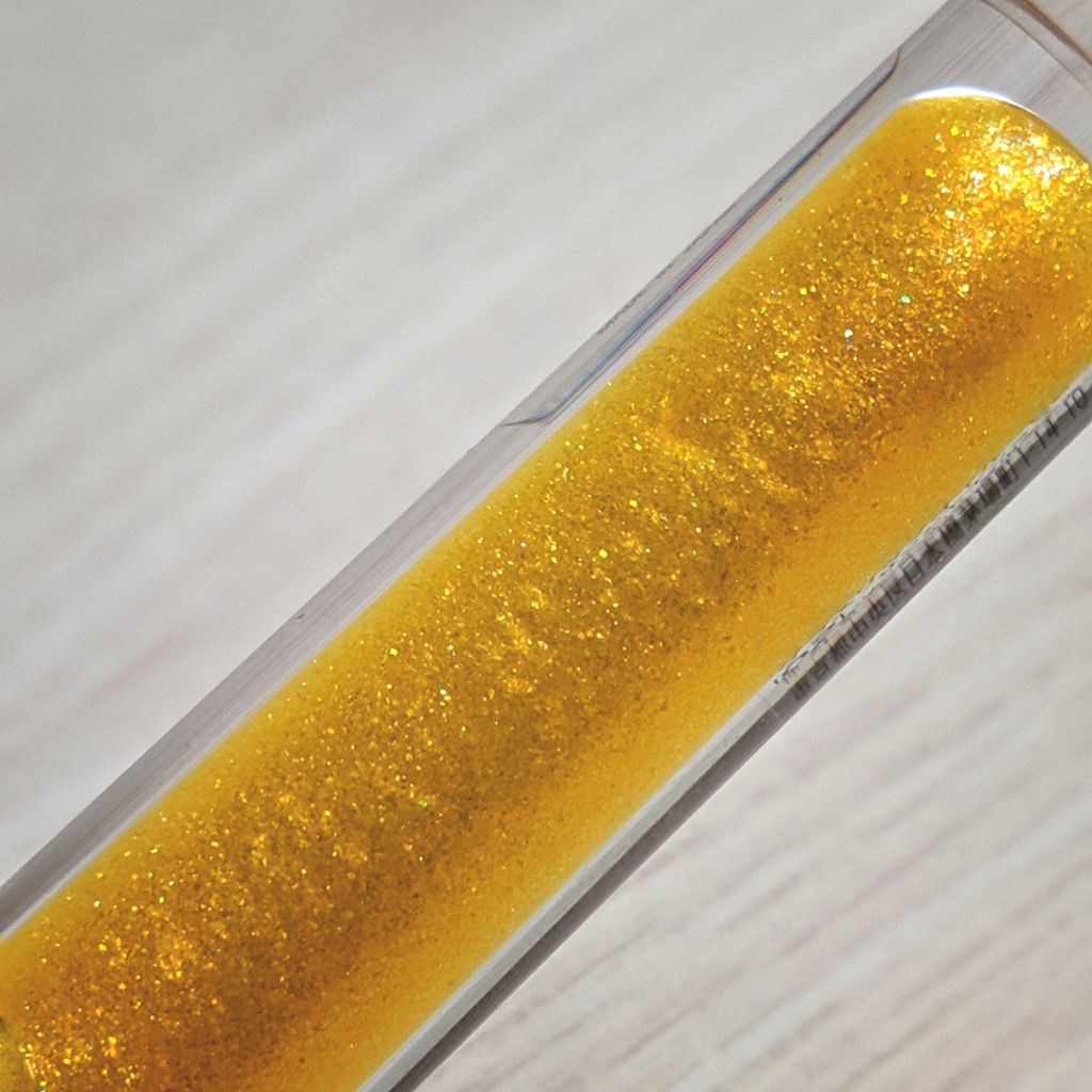 メスメリック グラスリップオイル/CHICCA/リップグロスを使ったクチコミ(2枚目)