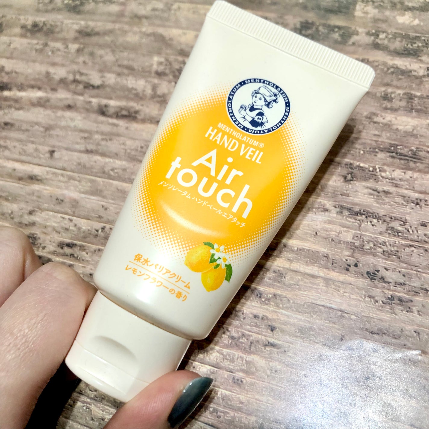 ハンドベールエアタッチ レモンフラワーの香り/メンソレータム/ハンドクリームを使ったクチコミ(2枚目)