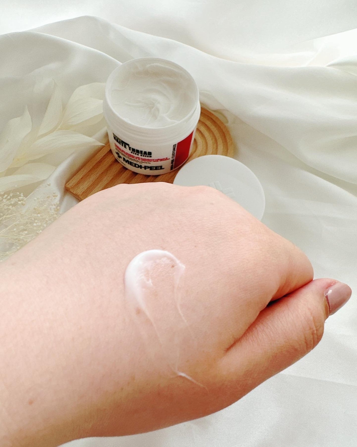 プレミアムナイテ スレッドネッククリーム/MEDIPEEL/ネック・デコルテケアを使ったクチコミ(4枚目)