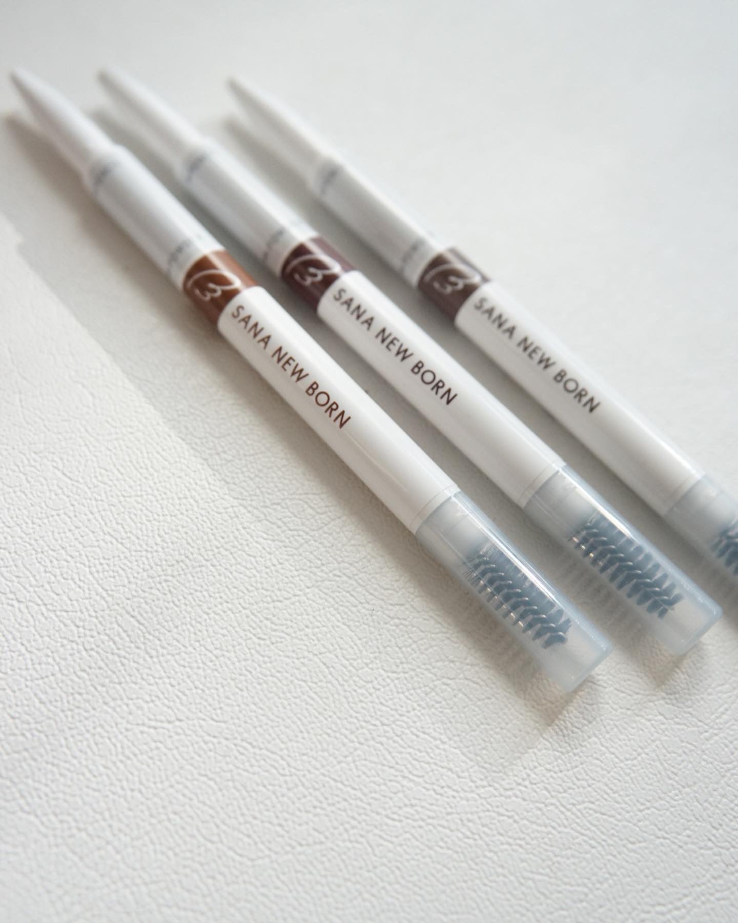 サナ ニューボーン サナ ニューボーン パーフェクトアイブロウのクチコミ「眉に便利な一本！

サナよりリニューアルアイテム！

ニューボーン　
パーフェクトアイブロウ
.....」（2枚目）