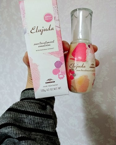 ミルボン夏仕様で限定販売♥
可愛い柄でついつい買いました😍😻

香りも良い♥
日焼け止め入ってるから髪の紫外線ダメージも
軽減されありがたい🤩


#夏仕様
#限定
#ミルボン
#ヘアートリートメント
