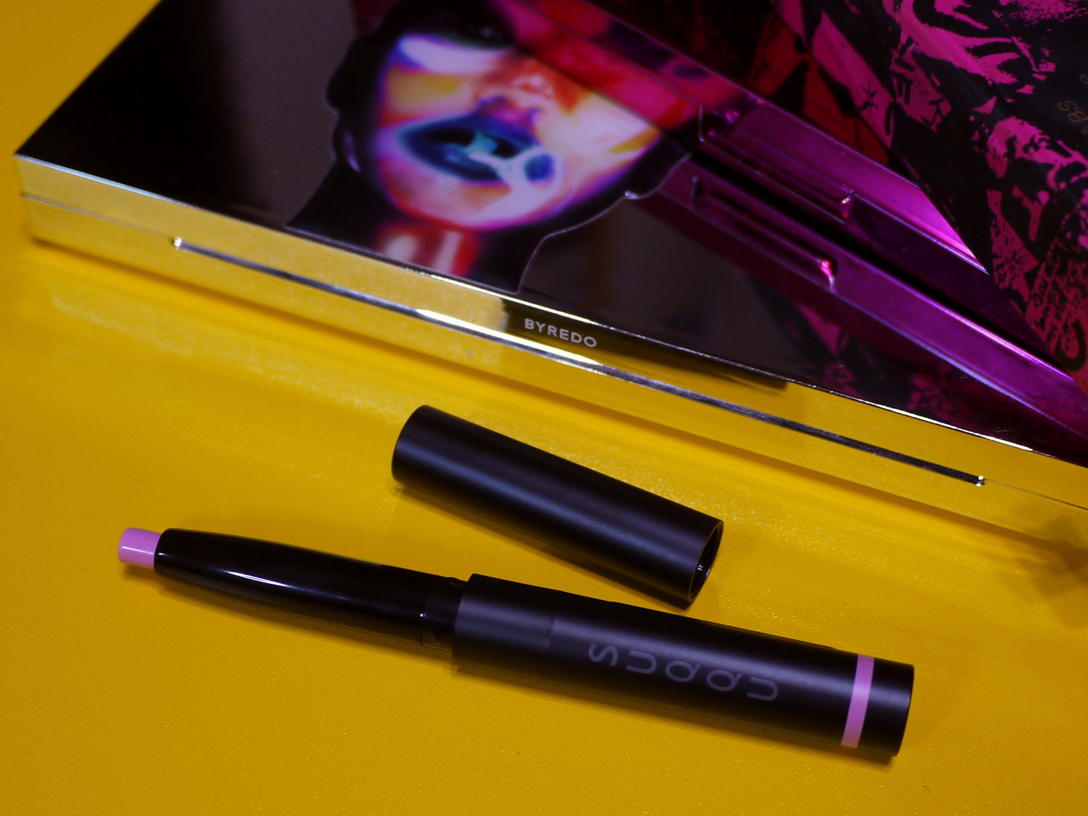 Suqqu ブルーム アイ スティック 101 パウダーライラック

パープルやブルーなど合わせても勿論かわいいけど、暖色のオレンジレッドと合わせても違和感ない絶妙なピンク感でいろんなアイメイクをするのが楽しみになる色🪻

#suqqu 