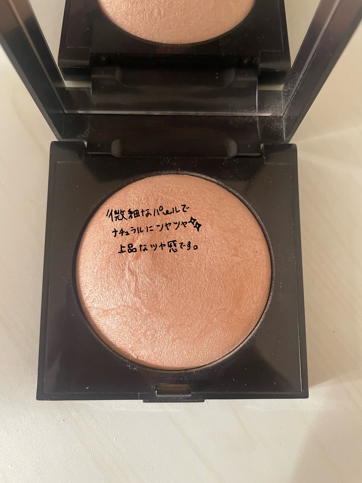 マットラディアンス ベイクドパウダー ハイライト01/ローラ メルシエ/パウダーハイライトを使ったクチコミ(3枚目)