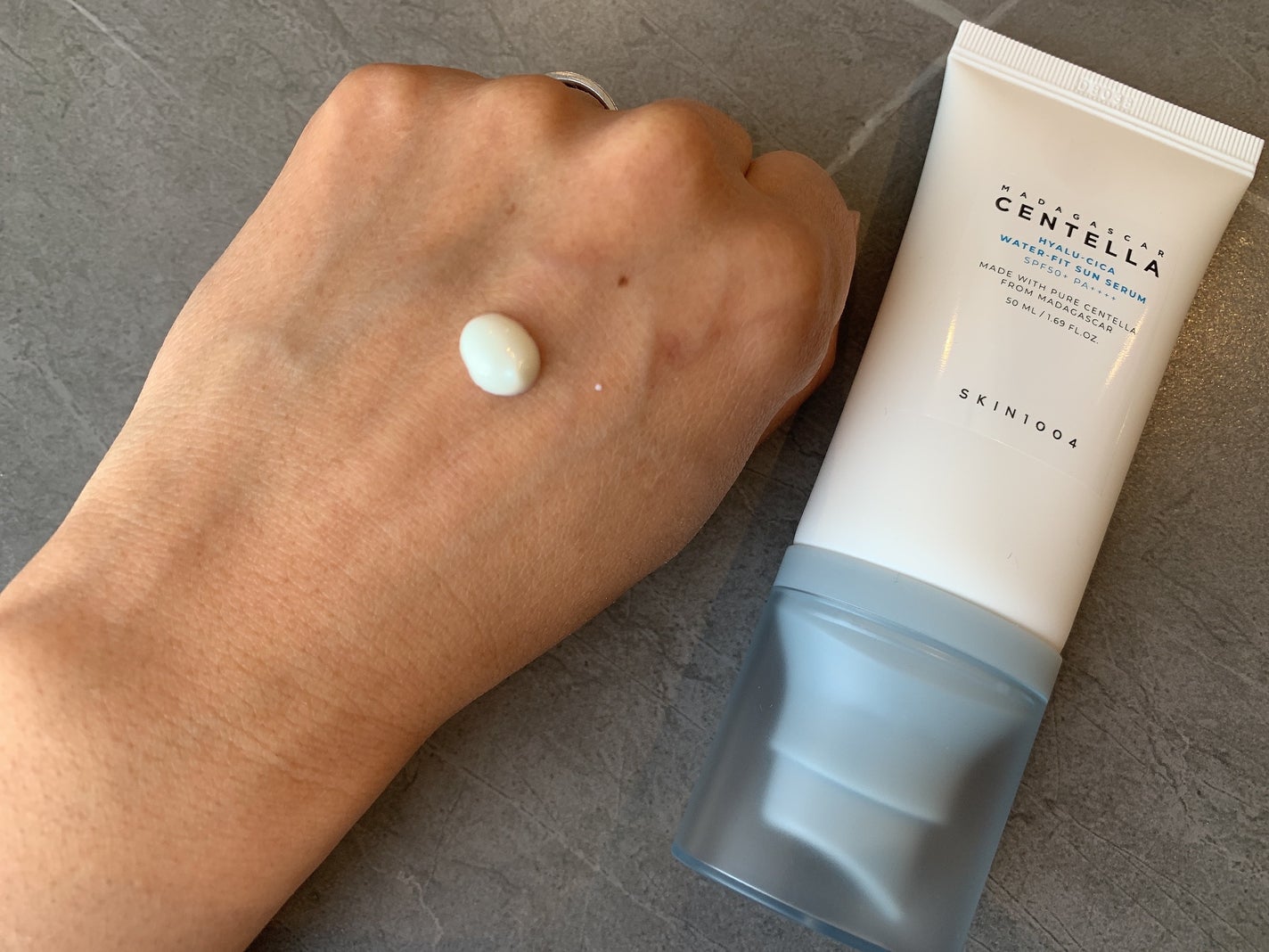 ヒアルーシカ ウォーターフィット サンセラム/SKIN1004/日焼け止めローションを使ったクチコミ(3枚目)