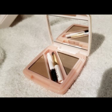 PAUL & JOE BEAUTE アイブロウ パウダー デュオのクチコミ「
＊＾PAUL & JOE 
　　　◎EYEBROW POWDER DUO (¥3,500)
.....」（2枚目）