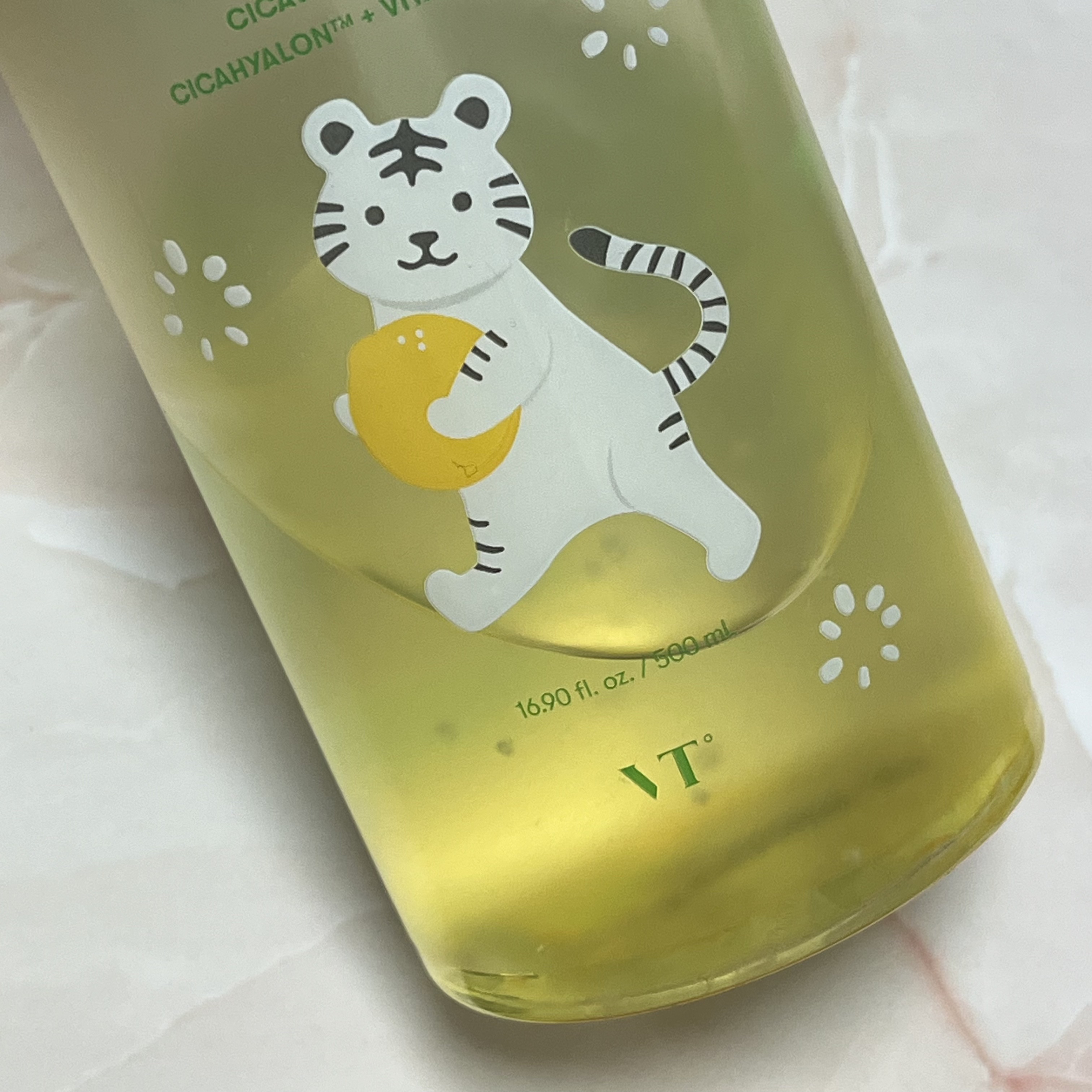 VT シカバイタル トナーのクチコミ「VT　シカバイタル トナー
500mlサイズの大容量化粧水。

とろみのあるテクスチャーです。.....」（2枚目）