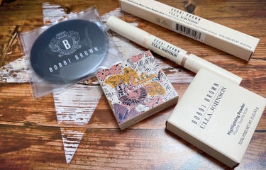 BOBBI BROWN ハイライティング パウダーのクチコミ「BOBBI BROWN
ミニハイライティングパウダー


BOBBI BROWN×ULLA J.....」（3枚目）