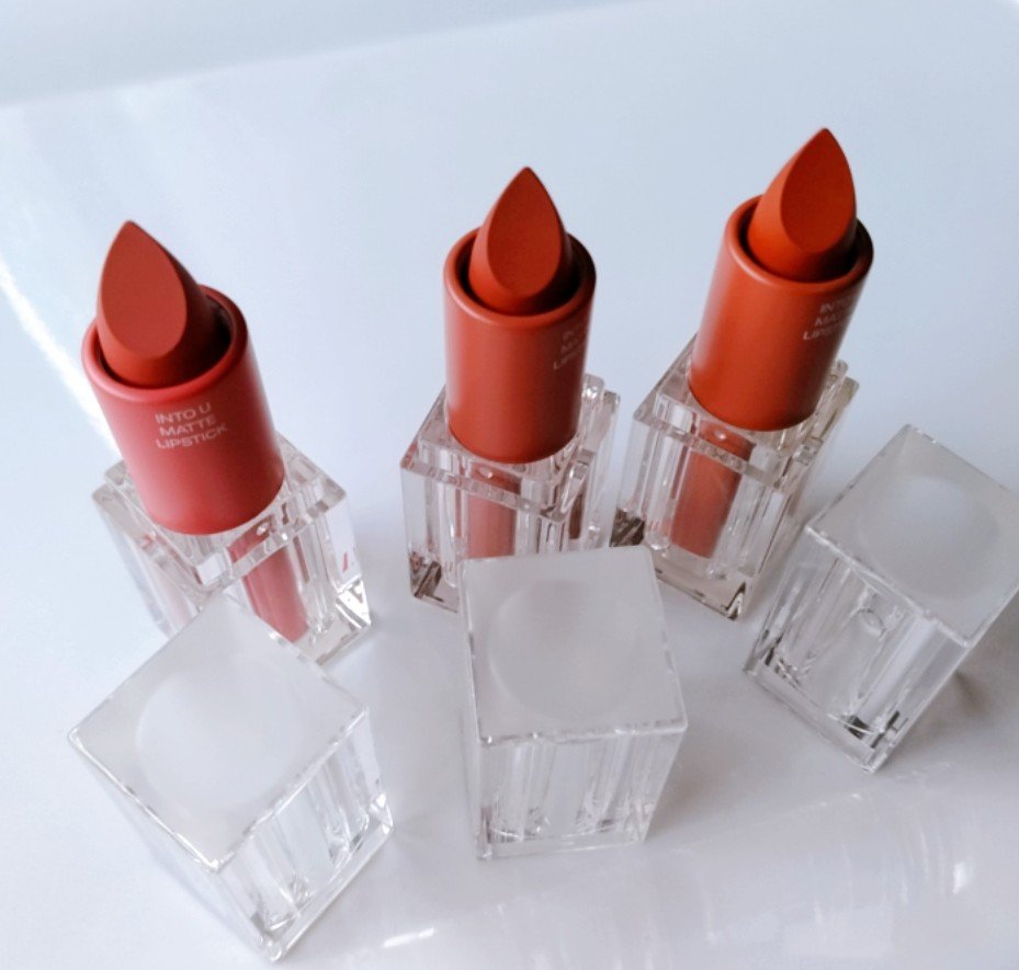 フェザーマットリップスティック/INTO U/口紅を使ったクチコミ（3枚目）