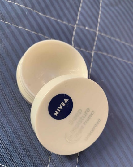 NIVEA(海外) リップバターのクチコミ「保湿と言ったらニベアだなあ
リップも裏切らない
濃厚さで朝までしっかりカバー
重くない蓋をして.....」(2枚目)