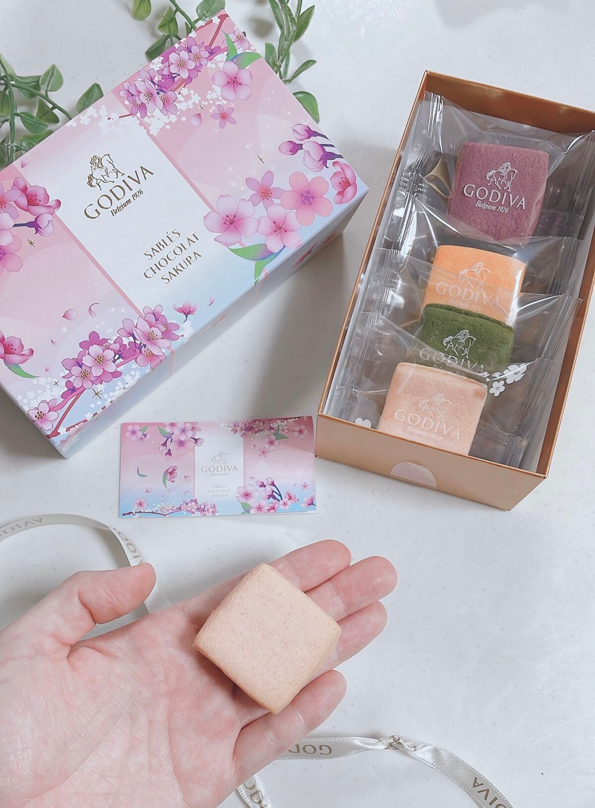 kaokao4144 on LIPS 「我が家に期間限定🌸春らしいサブレショコラの贈り物が届きました✨..」(4枚目)