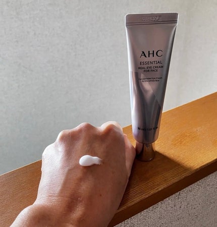 エッセンシャル リアル アイクリーム フォーフェイス/AHC/アイケア・アイクリームを使ったクチコミ(2枚目)