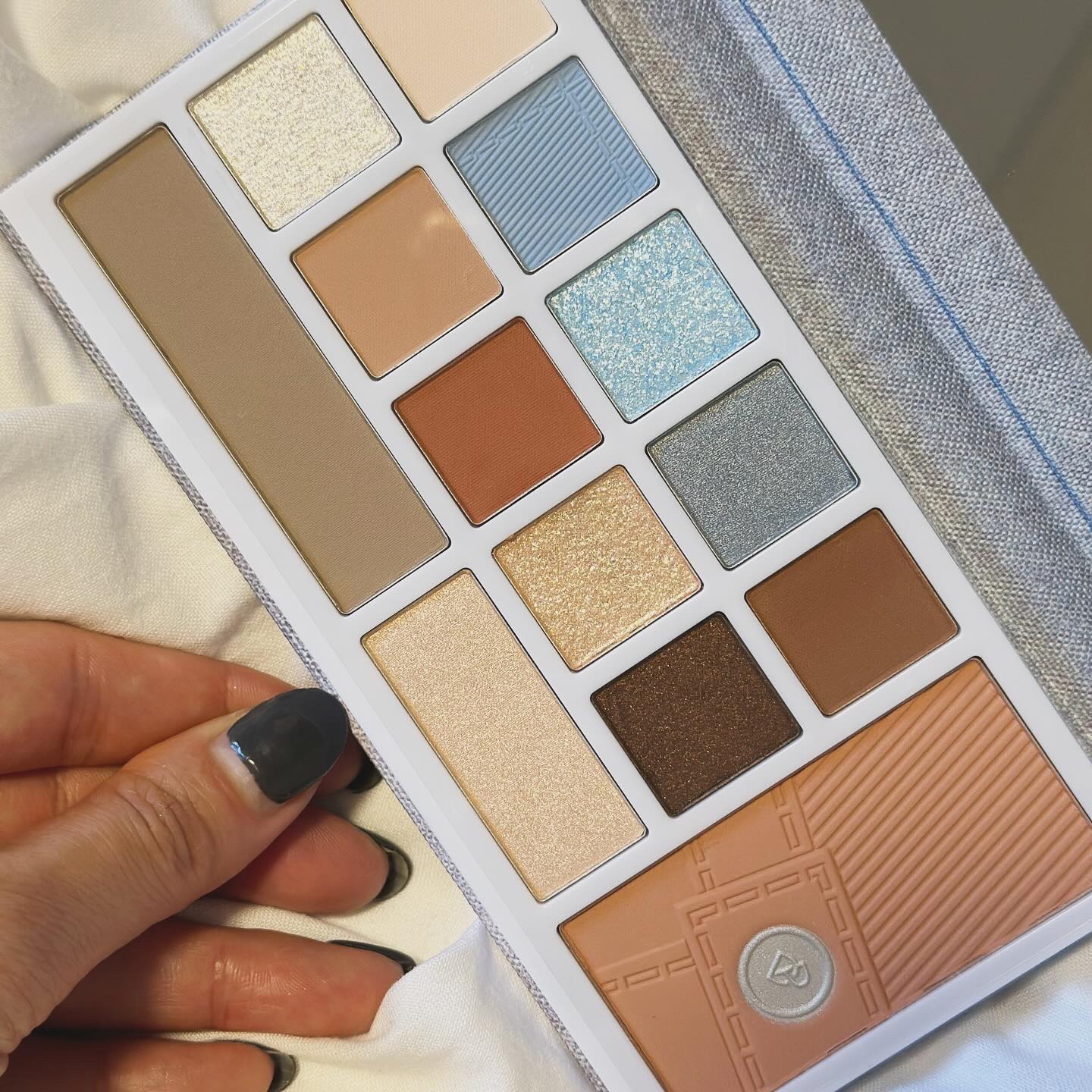 デザイナーアイズ＆チークパレット/PERFECT DIARY/アイシャドウパレットを使ったクチコミ（2枚目）