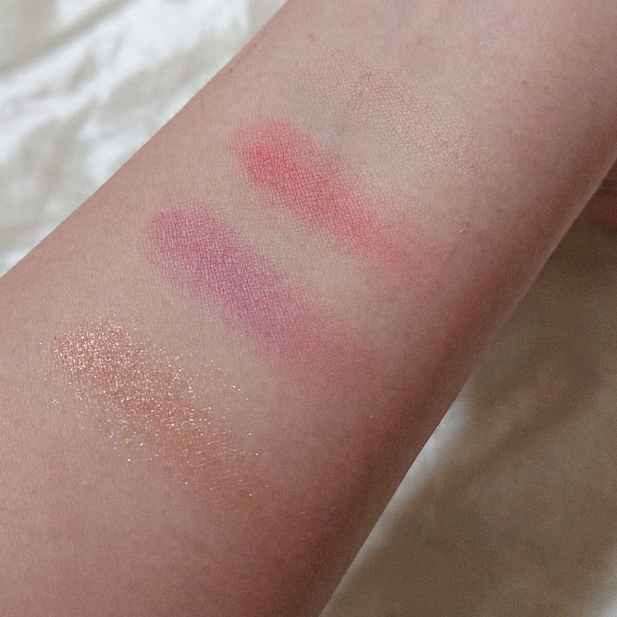 SIXPLUS 4色アイシャドウ #02ギャラクシーレインボー/SIXPLUS/アイシャドウパレットを使ったクチコミ（2枚目）