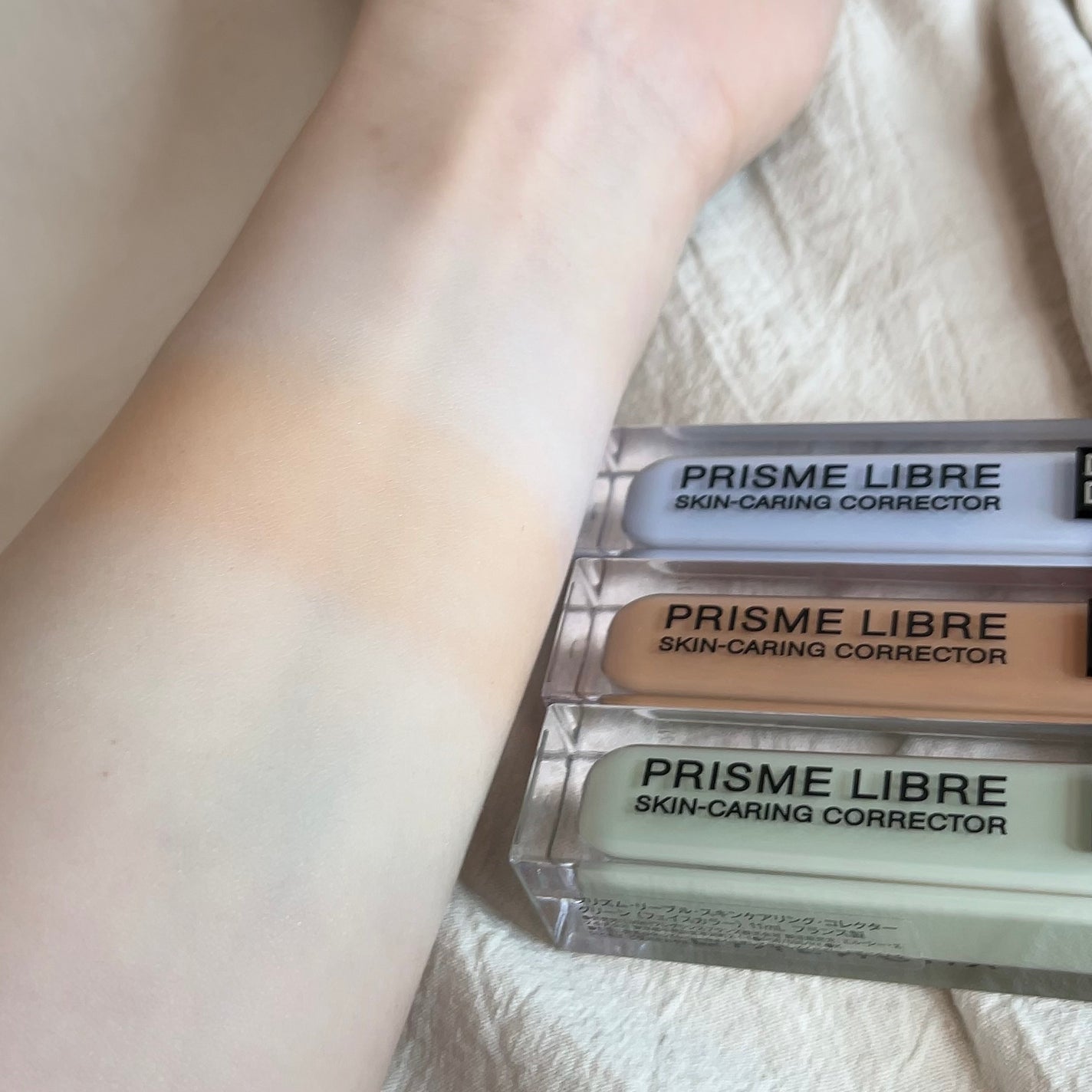 プリズム・リーブル・スキンケアリング・コレクター/GIVENCHY/化粧下地を使ったクチコミ(5枚目)