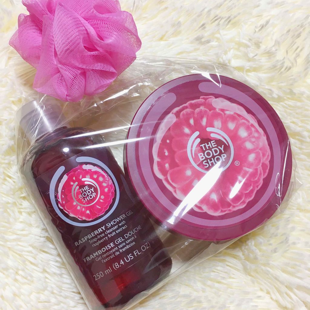 THE BODY SHOP ボディバター アーリーハーベストラズベリーのクチコミ「かわいいボディクリーム！
頂きました〜(*^^*)
3枚目は中身の写真です
クリーム自体は薄ピ.....」（2枚目）