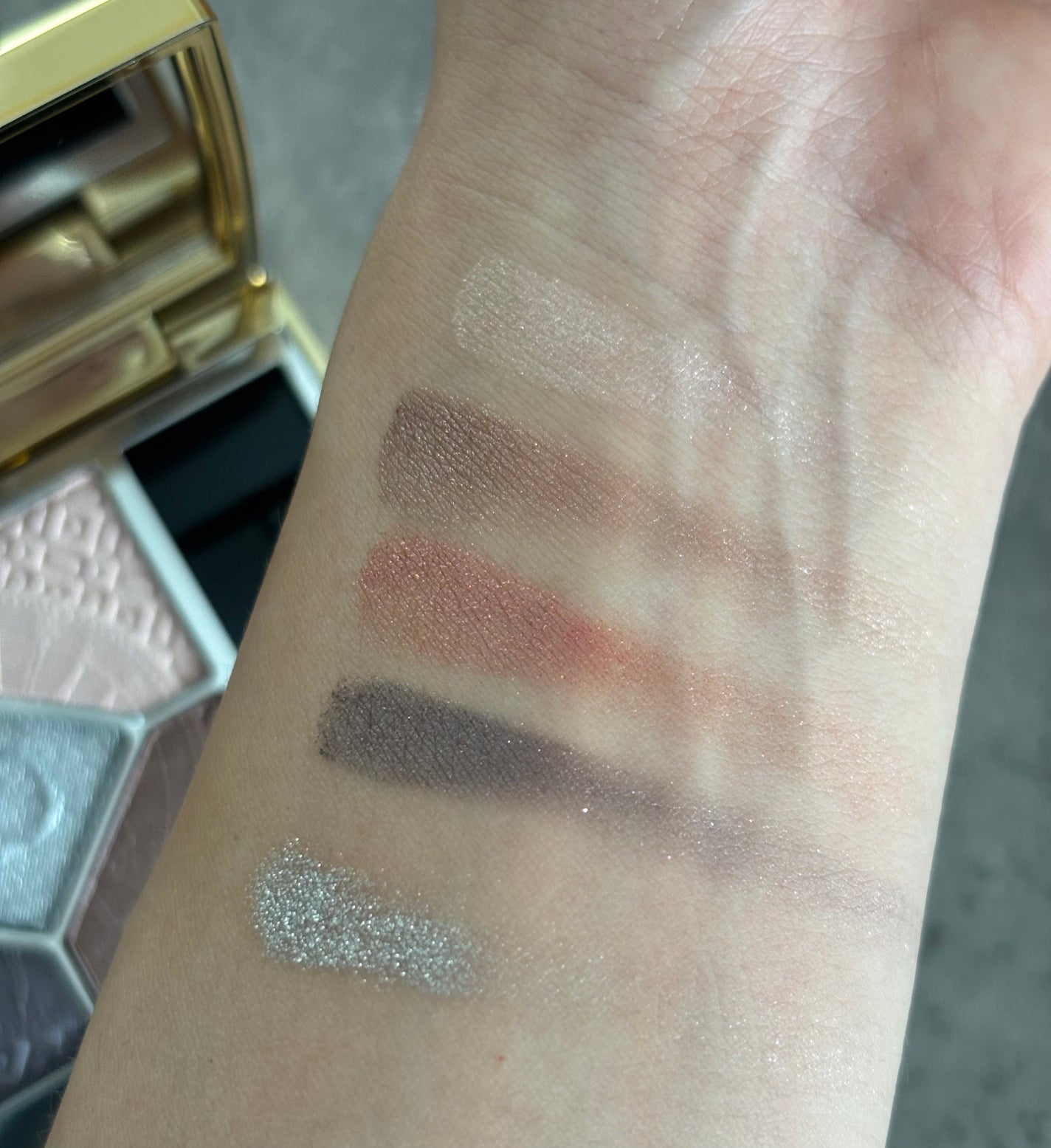 【旧】ディオールショウ サンク クルール(クリスマス コレクション 2024 限定品)/Dior/アイシャドウを使ったクチコミ(2枚目)