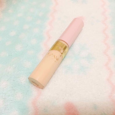 セザンヌ ハイライトコンシーラー
クリアベージュ

オススメのスクールメイク コスメ第2弾💄
このコンシーラーはカバー力はまあまあなのですが、すごく肌馴染みが良く、スクールメイクに最適です！
水分量も良