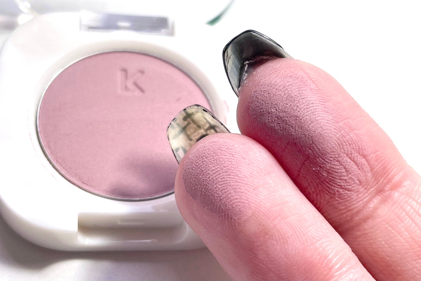 モノアイシャドウ/Laka/単色アイシャドウを使ったクチコミ(4枚目)