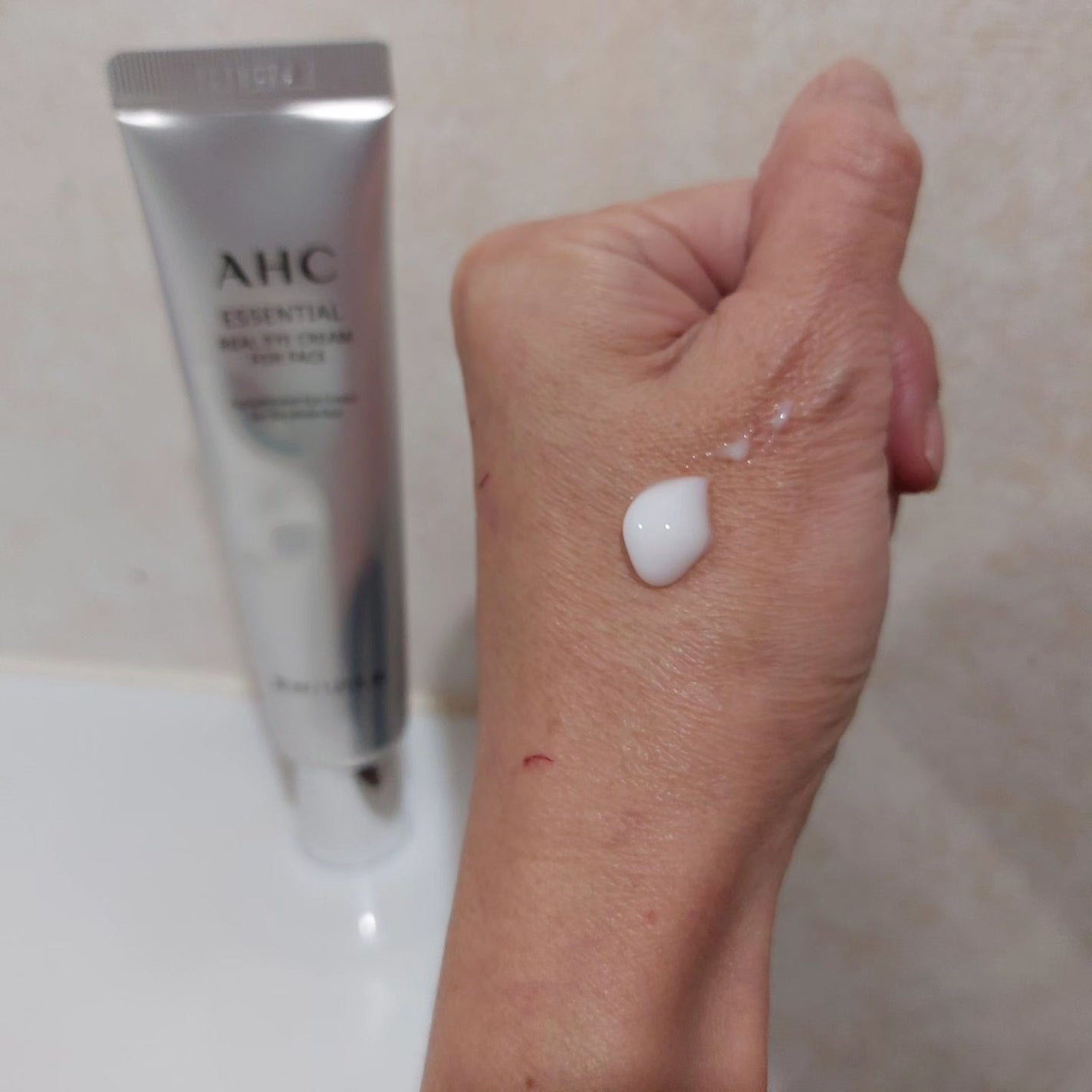 エッセンシャル リアル アイクリーム フォーフェイス/AHC/アイケア・アイクリームを使ったクチコミ(3枚目)