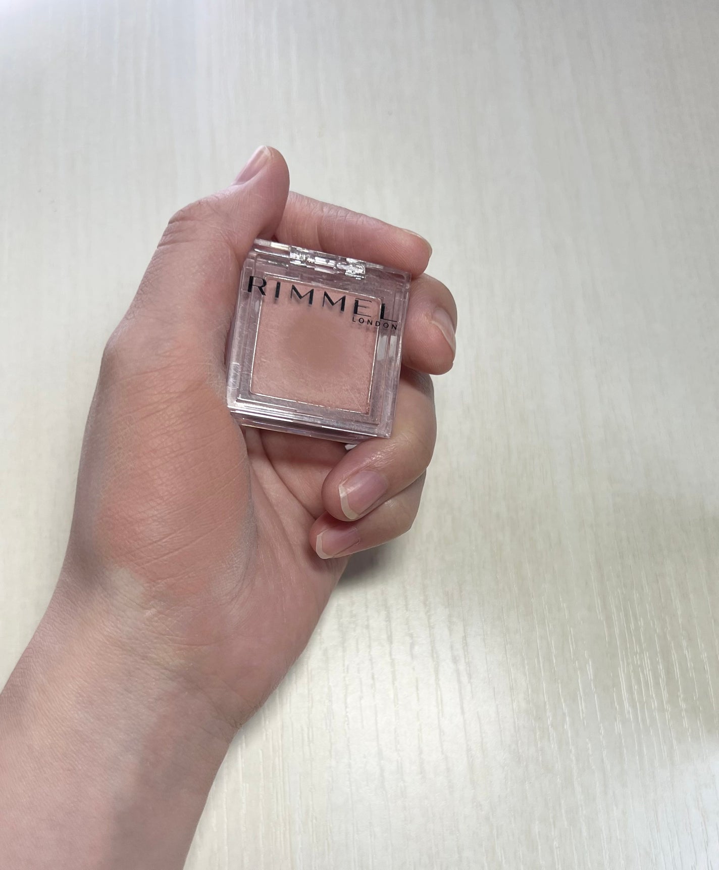 ワンダー キューブ アイシャドウ マット/リンメル ロンドン/単色アイシャドウを使ったクチコミ(3枚目)