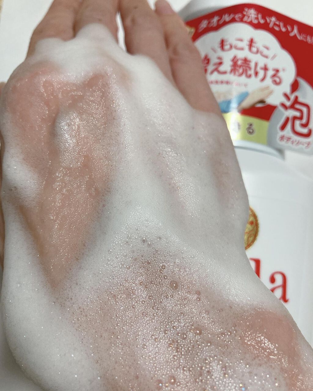 hadakara ボディソープ 泡で出てくるタイプ  フローラルブーケの香り/hadakara/ボディソープを使ったクチコミ（3枚目）