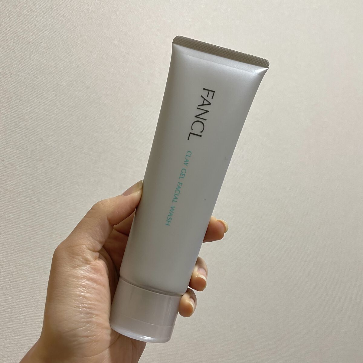 \新感覚洗顔/

泥ジェル洗顔/ファンケル

ずーっと気になっていた洗顔、ついに買いました！

これまで泡立てタイプしか使ったことがなかったのですが、
オイリー肌で皮脂が多く、毛穴詰まりが気になっていました。
こちらは泡立てず、そのままジェ