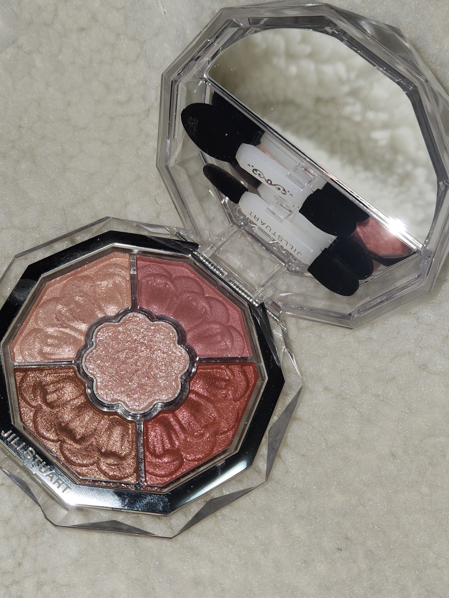 ジルスチュアート ブルームクチュール アイズ　ジュエルドブーケ 05 nerine crystal/JILL STUART/アイシャドウパレットを使ったクチコミ（2枚目）