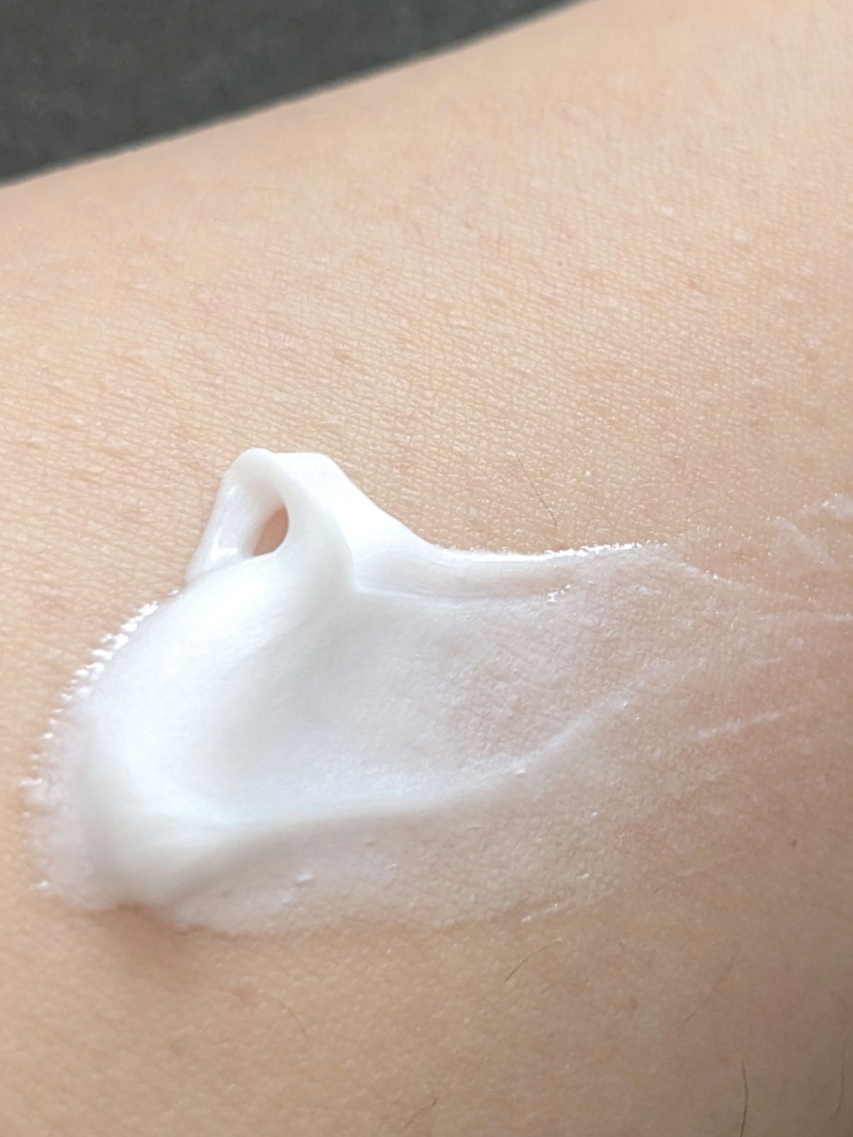 メディケイティッド センシティブケア ボディローション 美肌ケア【医薬部外品】/ヴァセリン/ボディローションを使ったクチコミ（3枚目）