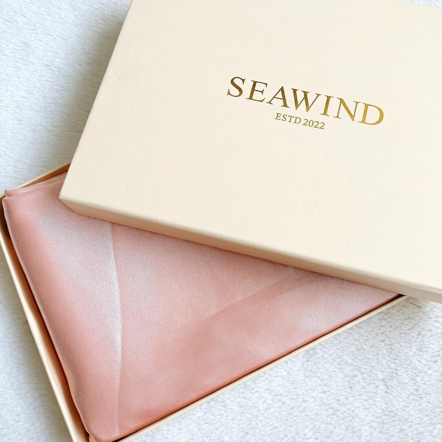 SEAWIND シルク枕カバー/SEAWIND/ヘアケアグッズを使ったクチコミ(1枚目)