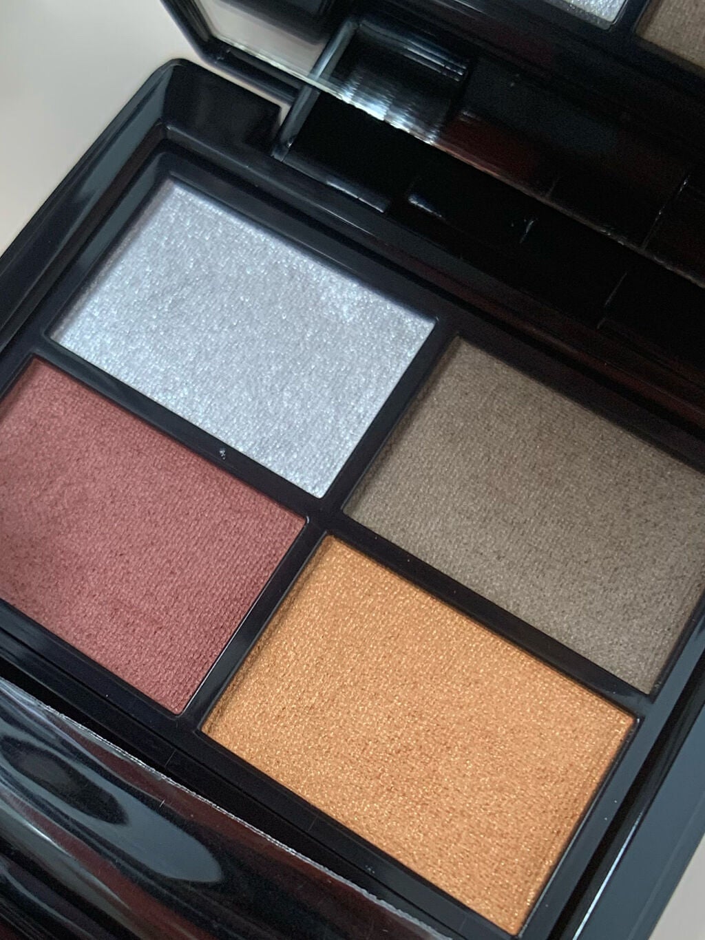 ミネラルクラッシィシャドー/エトヴォス/アイシャドウパレットを使ったクチコミ(3枚目)