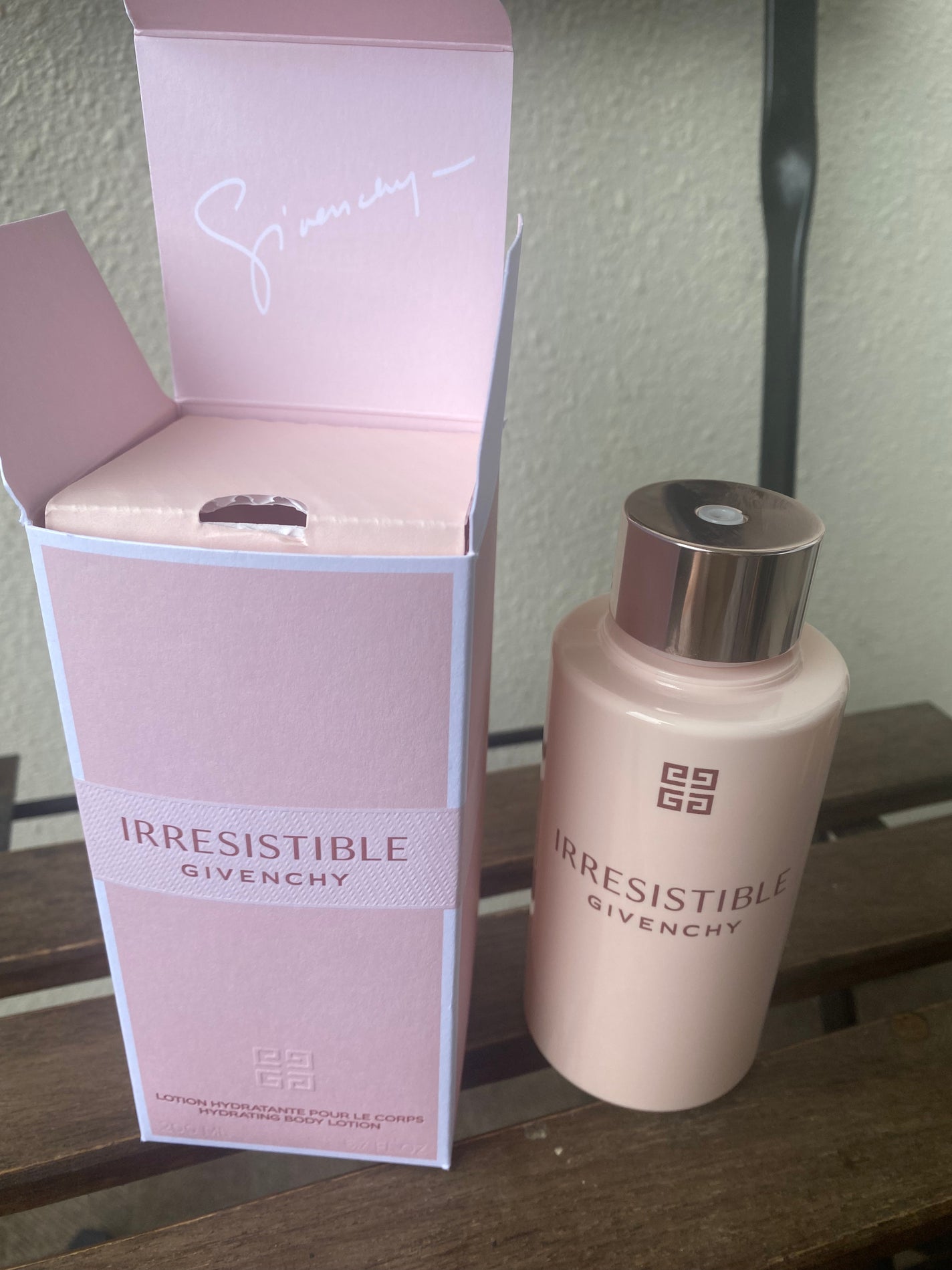 イレジスティブル ボディローション/GIVENCHY/ボディローションを使ったクチコミ(2枚目)