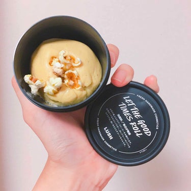 LUSH 洗顔料 毎日が晩餐

見た目のインパクトにつられて買ってしまいました 匂いが最高！めちゃ美味しそうな匂いがする！ お風呂上がりもずっといい匂いでした💗
ただ結構な時間匂いが続くので人を選ぶかな