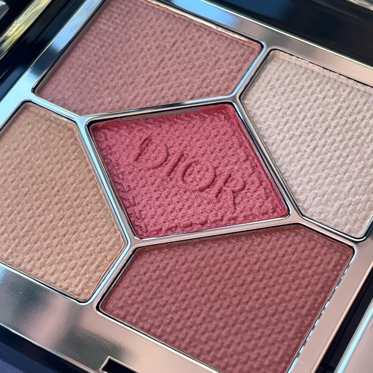 凡のえる(YouTubeやってます) on LIPS 「【🌸正統派春色パレット🌸】Diorディオールショウサンククルー..」(3枚目)