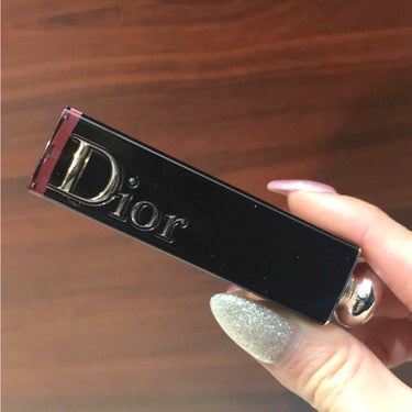唇アップ注意です。

Diorが昔から好きでついつい買ってしまうリップたち…
ディオールアディクトラッカースティック550です💄✨

ブルベさんにオススメカラーの青みピンクになります。
こちらの色がとっ