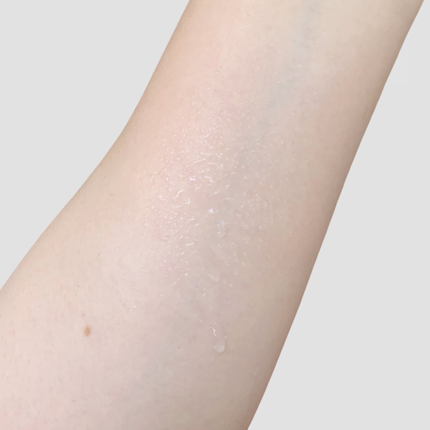 n e n e on LIPS 「\ たったひと吹きでキメのあるみずみずしい肌へ! /𓐄𓐄𓐄𓐄..」(4枚目)