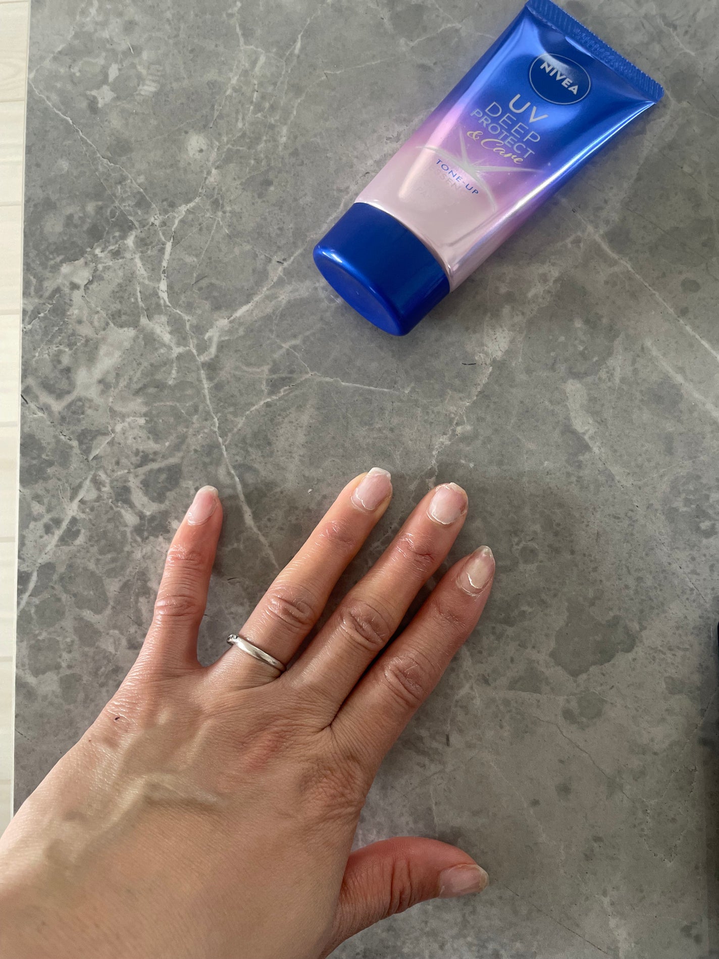 ニベアUV ディープ プロテクト&ケア トーンアップ エッセンス/ニベア/日焼け止めローションを使ったクチコミ(5枚目)