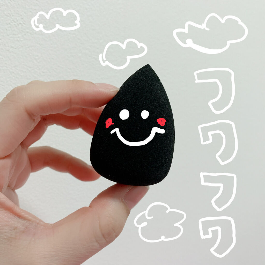 たかがスポンジ、されどスポンジ😳😳


クチコミ良くてなかなか見かけなかったので購入してみました🍒

乾いた状態でも濡れた状態でも使えるみたいです！

私は濡れた状態で使っています。
リキッドファンデに使っているのですが、厚塗り感のな