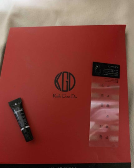 Koh Gen Do グロスフィルム ファンデーションのクチコミ「まずトライアルを頼んでみました。
ファンデの色チャートがついていて、顔と首の境目で色を合わせる.....」(3枚目)