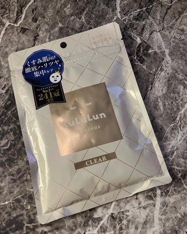 昔から大好きなLuLuLun
⁡
ルルルンプレシャスWhite
シミやくすみが気になる方向け𓅔
⁡
密着力もよくて、こちら分厚めの
感じとか大好きなんよ🐻
⁡
化粧水だけでたらない部分を
デイリーに追加