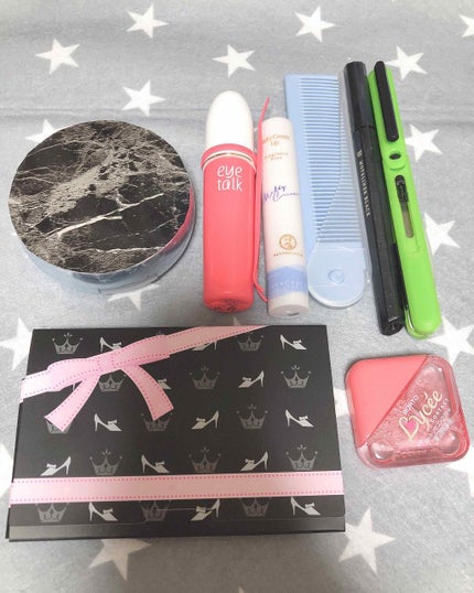 とんさん on LIPS 「最近の私の持ち歩いてるコスメはこちらです💁♀️プラスでその日..」(2枚目)